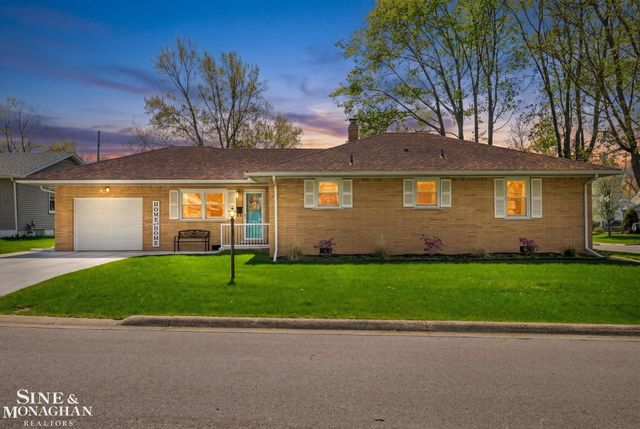 718 N Ninth Street, St Clair, MI 48079