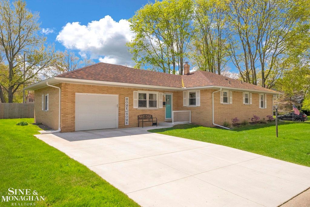 718 N Ninth Street, St Clair, MI 48079