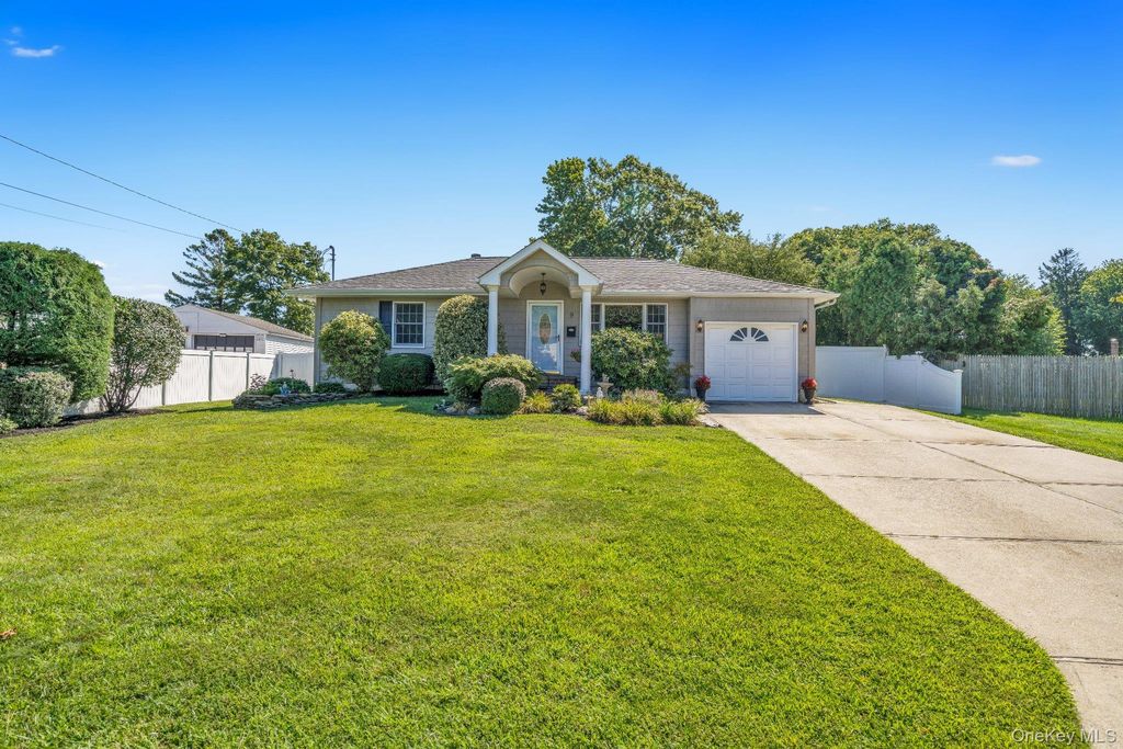 9 Anson Lane, West Sayville, NY 11796 — photo 2