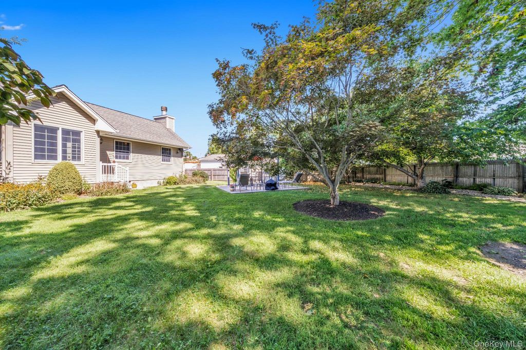 9 Anson Lane, West Sayville, NY 11796 — photo 4