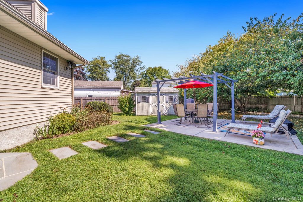 9 Anson Lane, West Sayville, NY 11796 — photo 5
