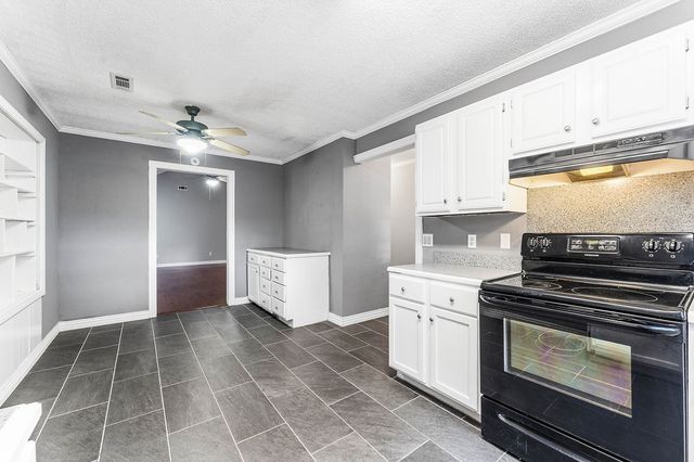 1600 S 26th Place, Rogers, AR 72758