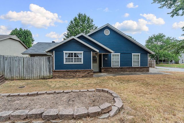 1600 S 26th Place, Rogers, AR 72758
