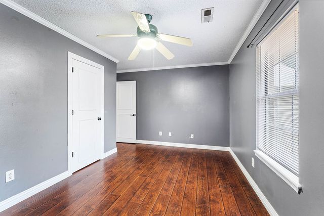 1600 S 26th Place, Rogers, AR 72758