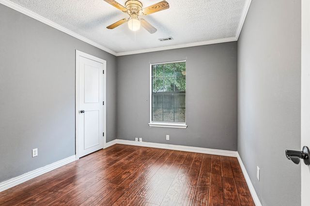 1600 S 26th Place, Rogers, AR 72758
