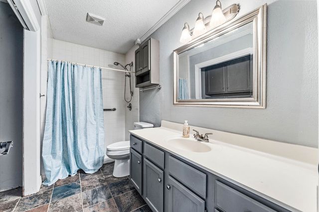 1600 S 26th Place, Rogers, AR 72758