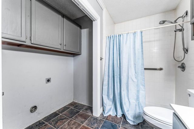 1600 S 26th Place, Rogers, AR 72758