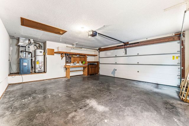 1600 S 26th Place, Rogers, AR 72758