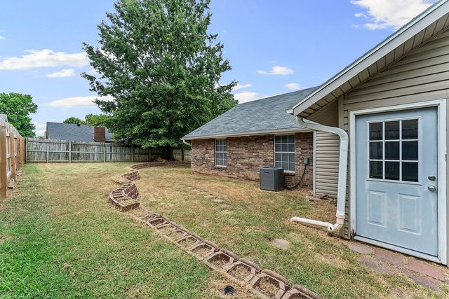 1600 S 26th Place, Rogers, AR 72758