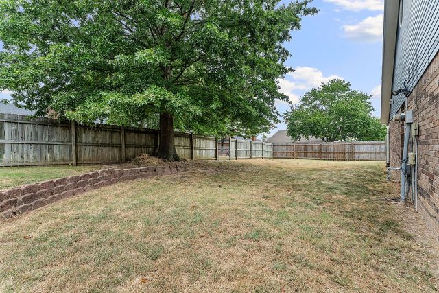 1600 S 26th Place, Rogers, AR 72758