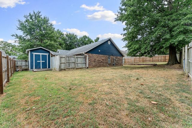 1600 S 26th Place, Rogers, AR 72758