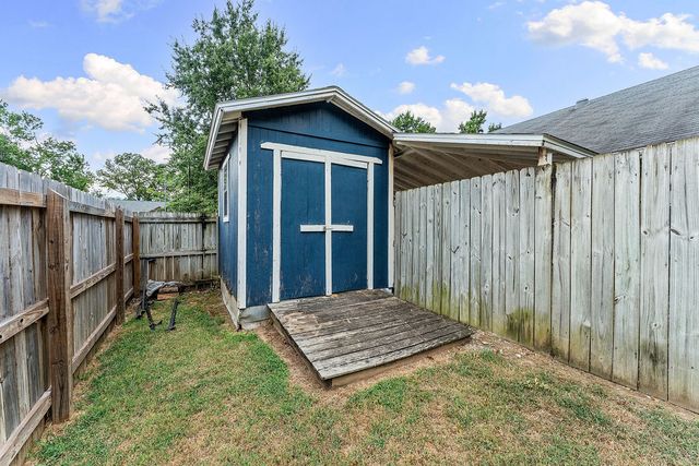 1600 S 26th Place, Rogers, AR 72758