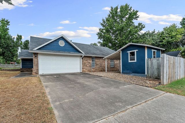 1600 S 26th Place, Rogers, AR 72758