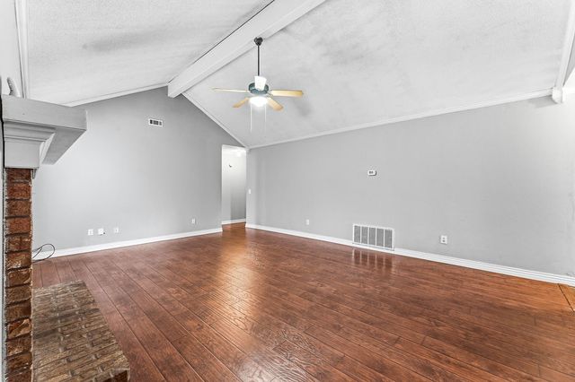 1600 S 26th Place, Rogers, AR 72758