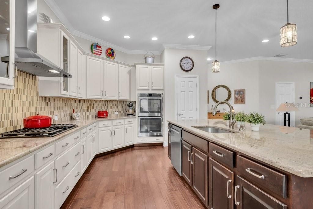 Image 15 of property listing at 1221 CADENCE COURT, Brandon, FL 33511