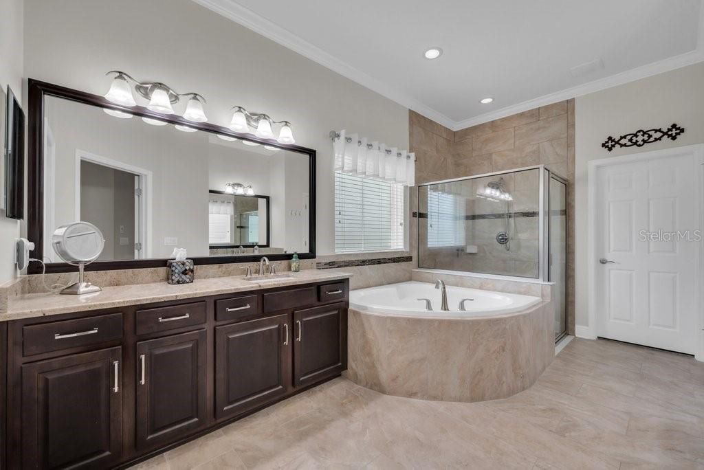 Image 21 of property listing at 1221 CADENCE COURT, Brandon, FL 33511