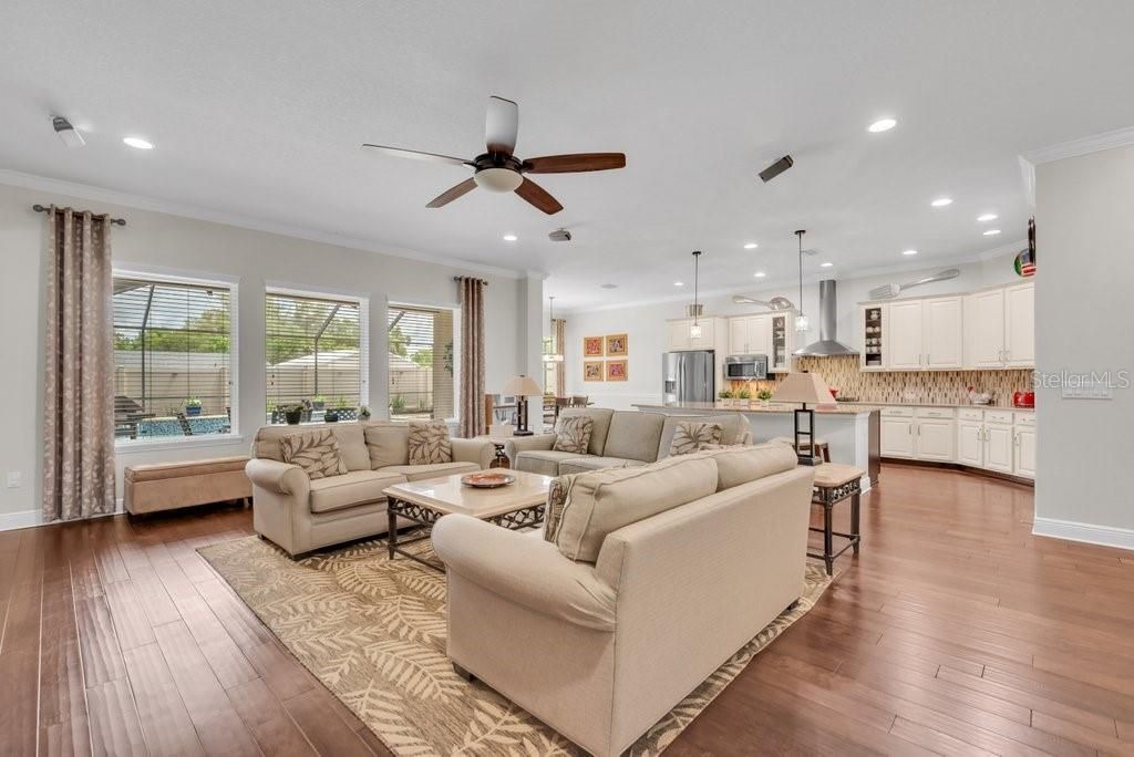 Image 10 of property listing at 1221 CADENCE COURT, Brandon, FL 33511