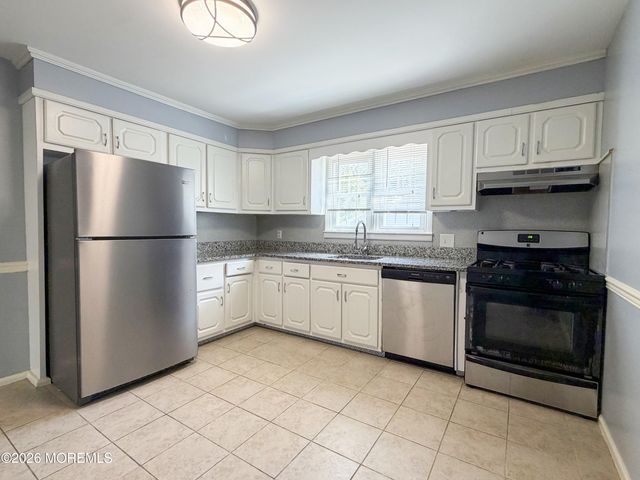 35 Ruth Place, Eatontown, NJ 07724