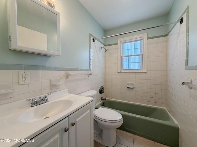 35 Ruth Place, Eatontown, NJ 07724