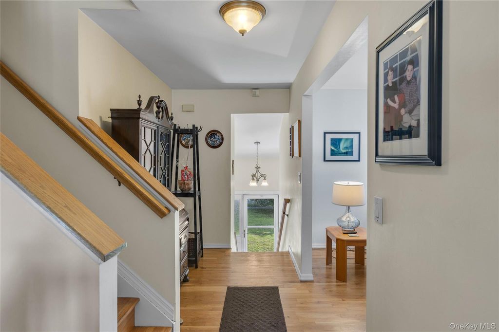 23 Dale Lane, Smithtown, NY 11787 — photo 3