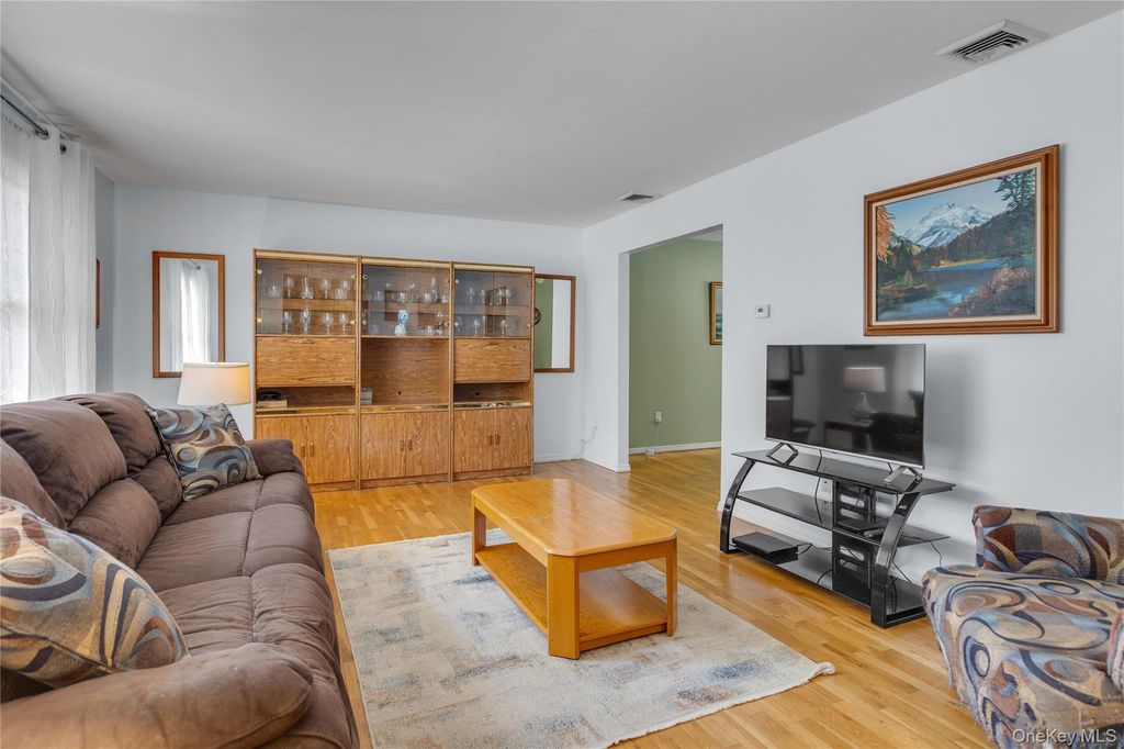 23 Dale Lane, Smithtown, NY 11787 — photo 4