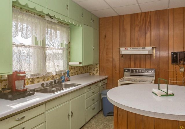 320 E PARK STREET, Neshkoro, WI 54960