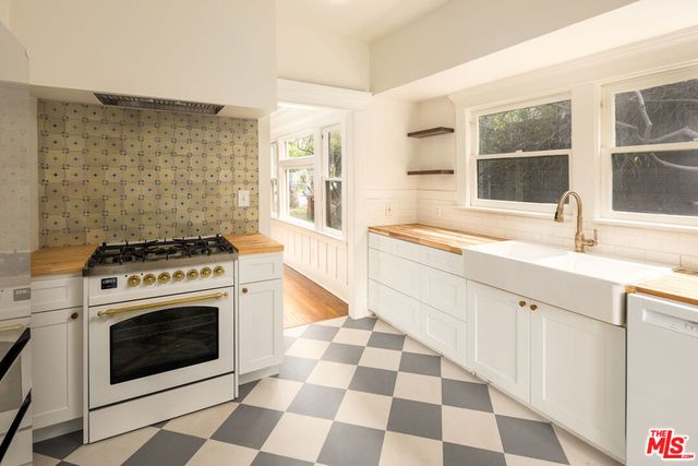 2332 W 31st Street, Los Angeles, CA 90018