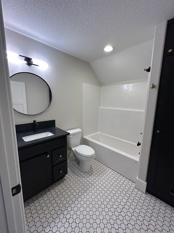 11270 E Quail Creek Rd, Derby, KS 67037