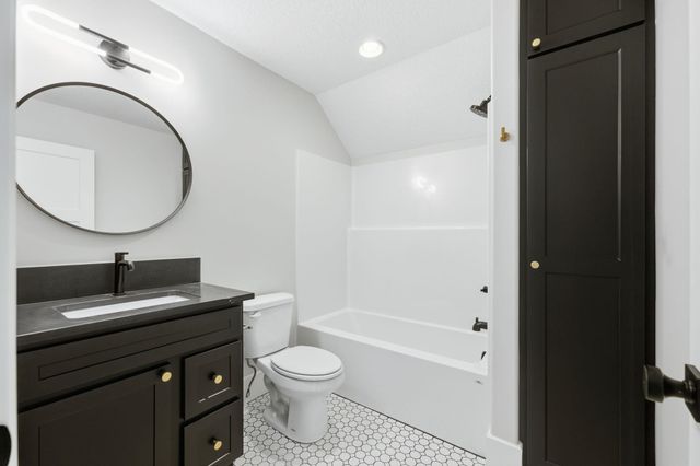 11270 E Quail Creek Rd, Derby, KS 67037