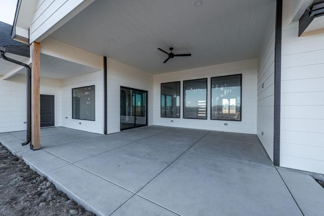 11270 E Quail Creek Rd, Derby, KS 67037