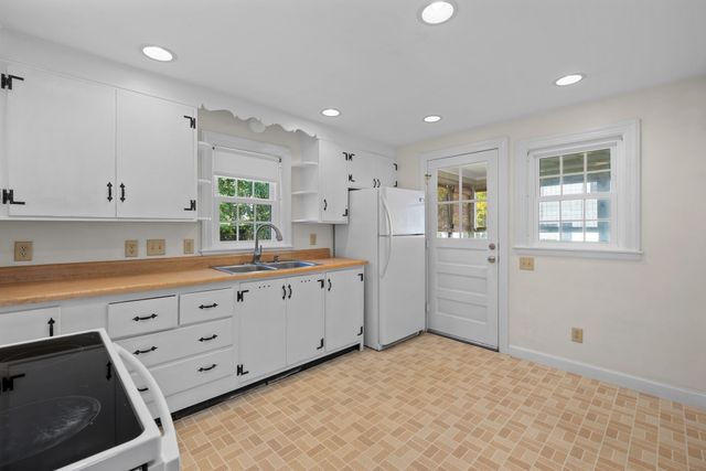 5 Winston Rd, Worcester, MA 01606