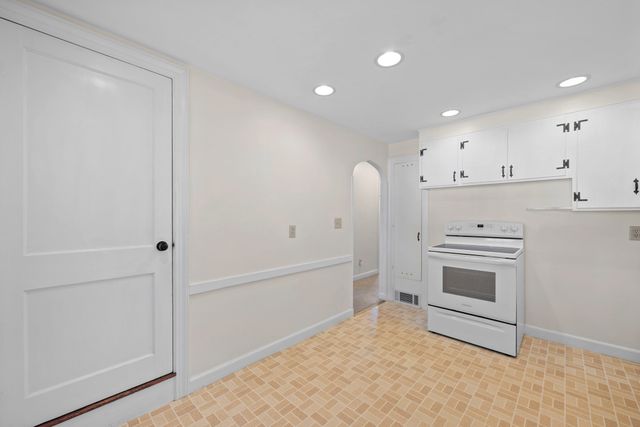 5 Winston Rd, Worcester, MA 01606