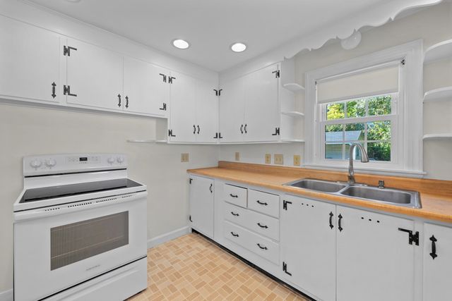 5 Winston Rd, Worcester, MA 01606