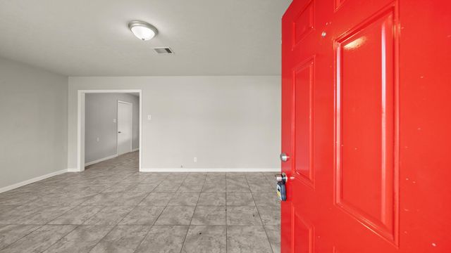 6809 W Bayou Drive W, Hitchcock, TX 77563
