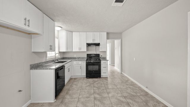 6809 W Bayou Drive W, Hitchcock, TX 77563