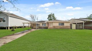 6809 W Bayou Drive W, Hitchcock, TX 77563