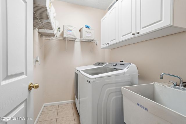 8614 HUNTERS CREEK Drive S, Jacksonville, FL 32256