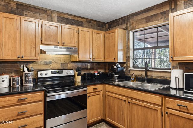 2777 Mountain View Circle, Sevierville, TN 37862