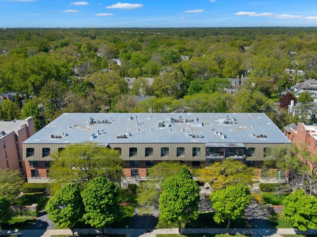 680 Green Bay Road 306, Winnetka, IL 60093
