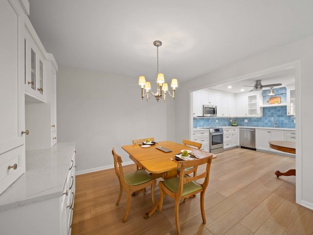680 Green Bay Road 306, Winnetka, IL 60093
