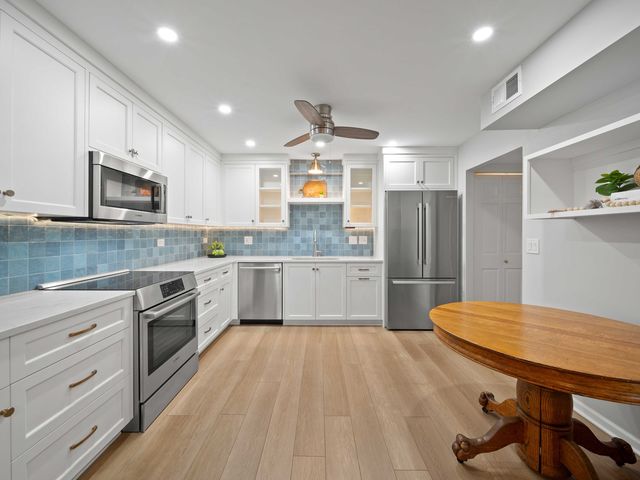 680 Green Bay Road 306, Winnetka, IL 60093