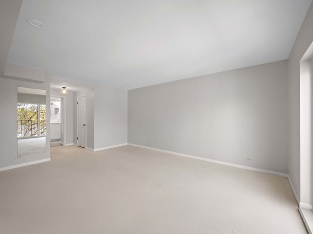 680 Green Bay Road 306, Winnetka, IL 60093