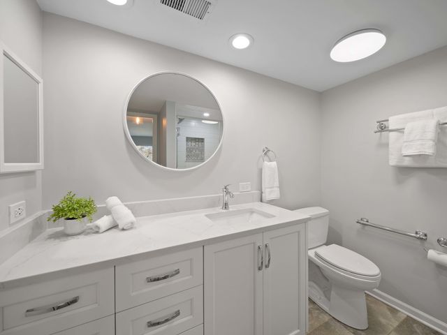 680 Green Bay Road 306, Winnetka, IL 60093