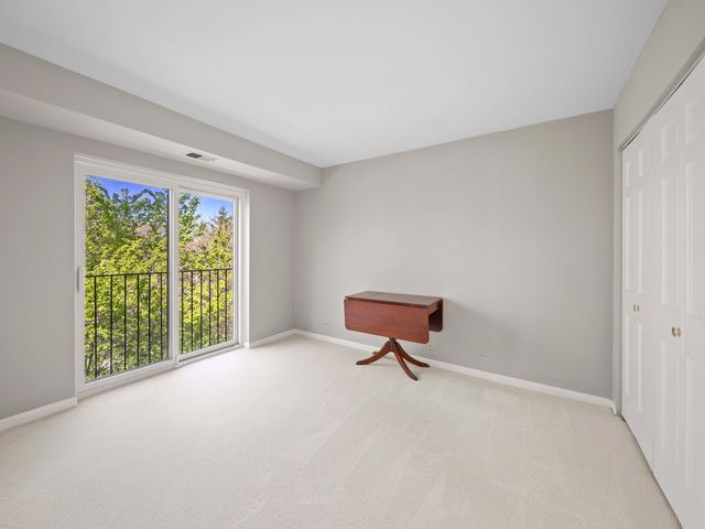 680 Green Bay Road 306, Winnetka, IL 60093