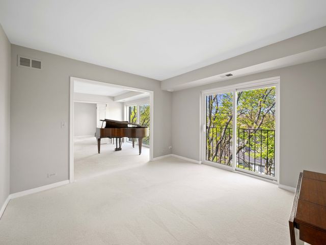 680 Green Bay Road 306, Winnetka, IL 60093