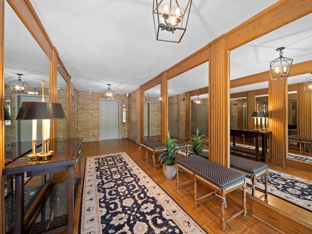 680 Green Bay Road 306, Winnetka, IL 60093