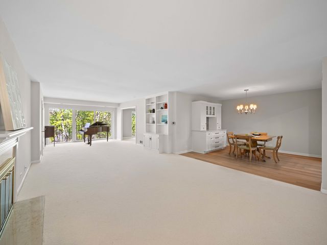680 Green Bay Road 306, Winnetka, IL 60093