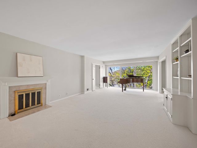 680 Green Bay Road 306, Winnetka, IL 60093