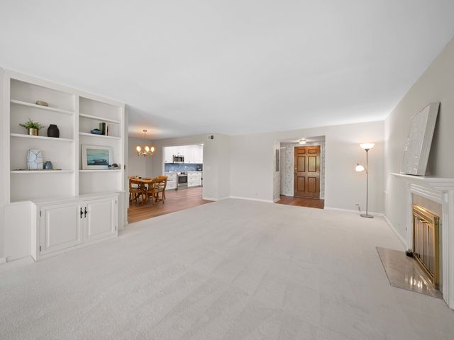 680 Green Bay Road 306, Winnetka, IL 60093