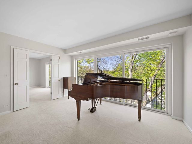 680 Green Bay Road 306, Winnetka, IL 60093